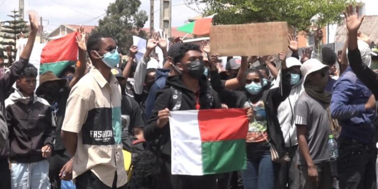 Madagascar Protests Intensify as Police Block Access to Democracy Square